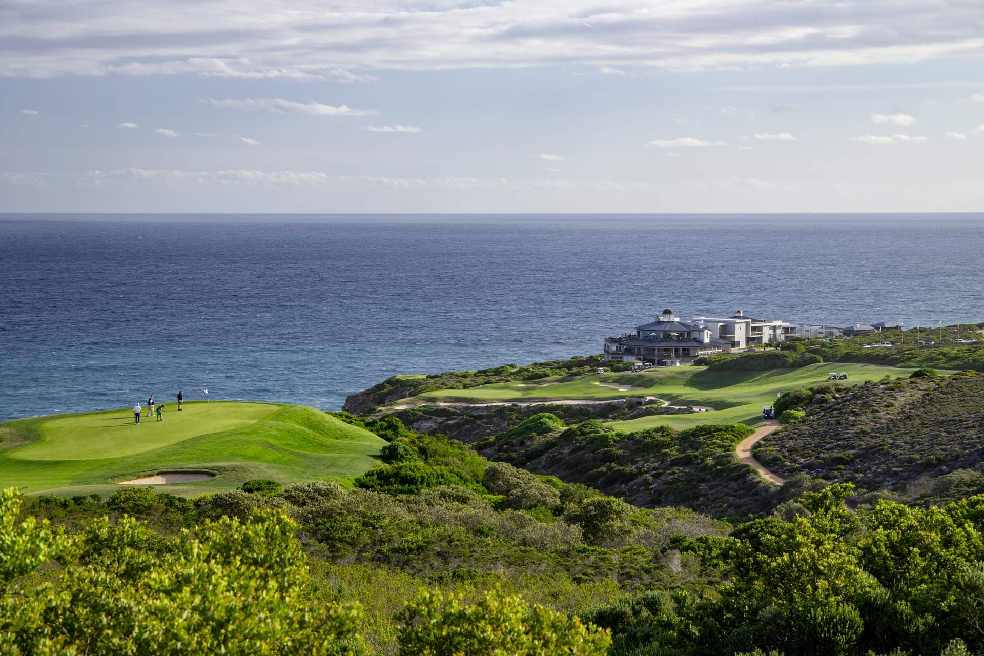 Dramatic coastal fairway